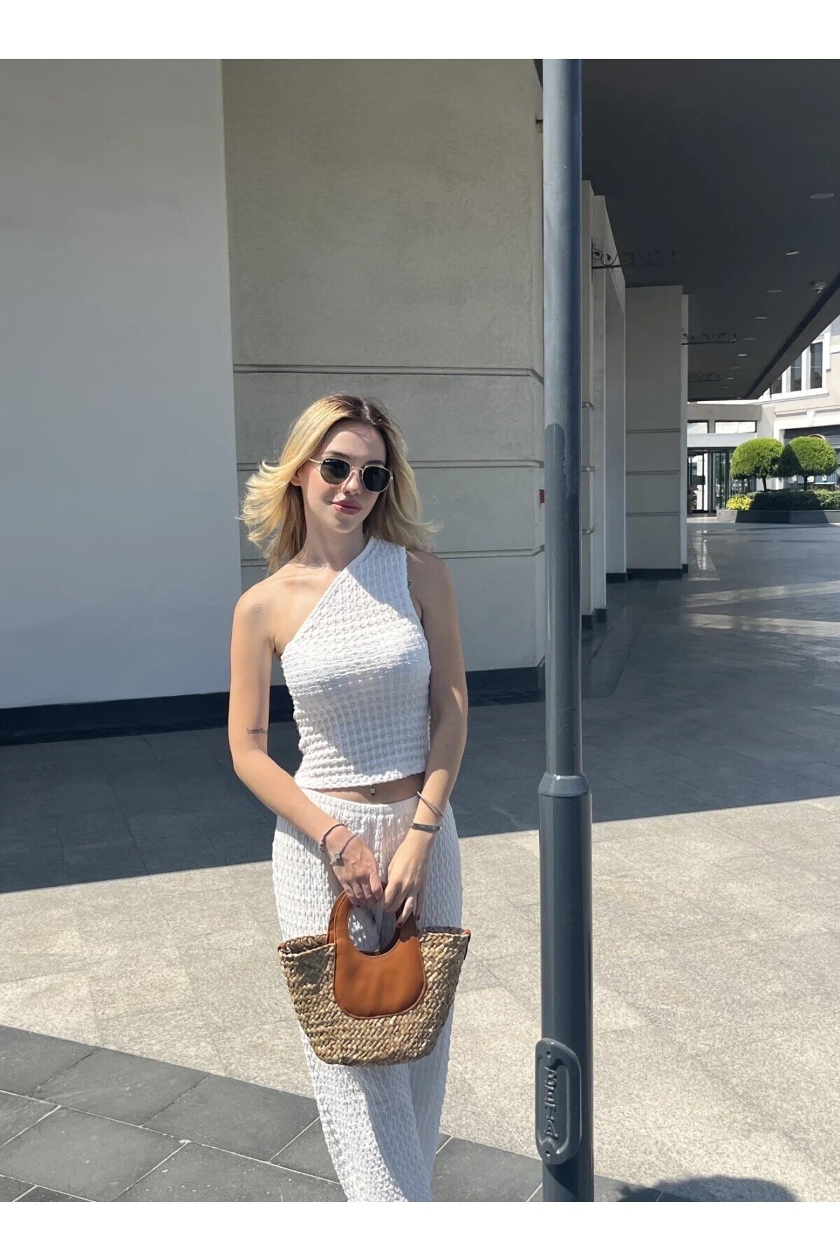 Kadın Beyaz Beli Lastilkli Gofre Kumaş Pantolon HZL24S-ZK13261