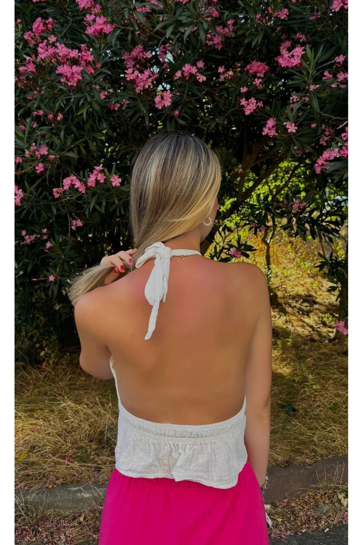 Kadın Beyaz Boyundan Bağlamalı Sırtı Açık Keten Bluz HZL24S-ZK11081