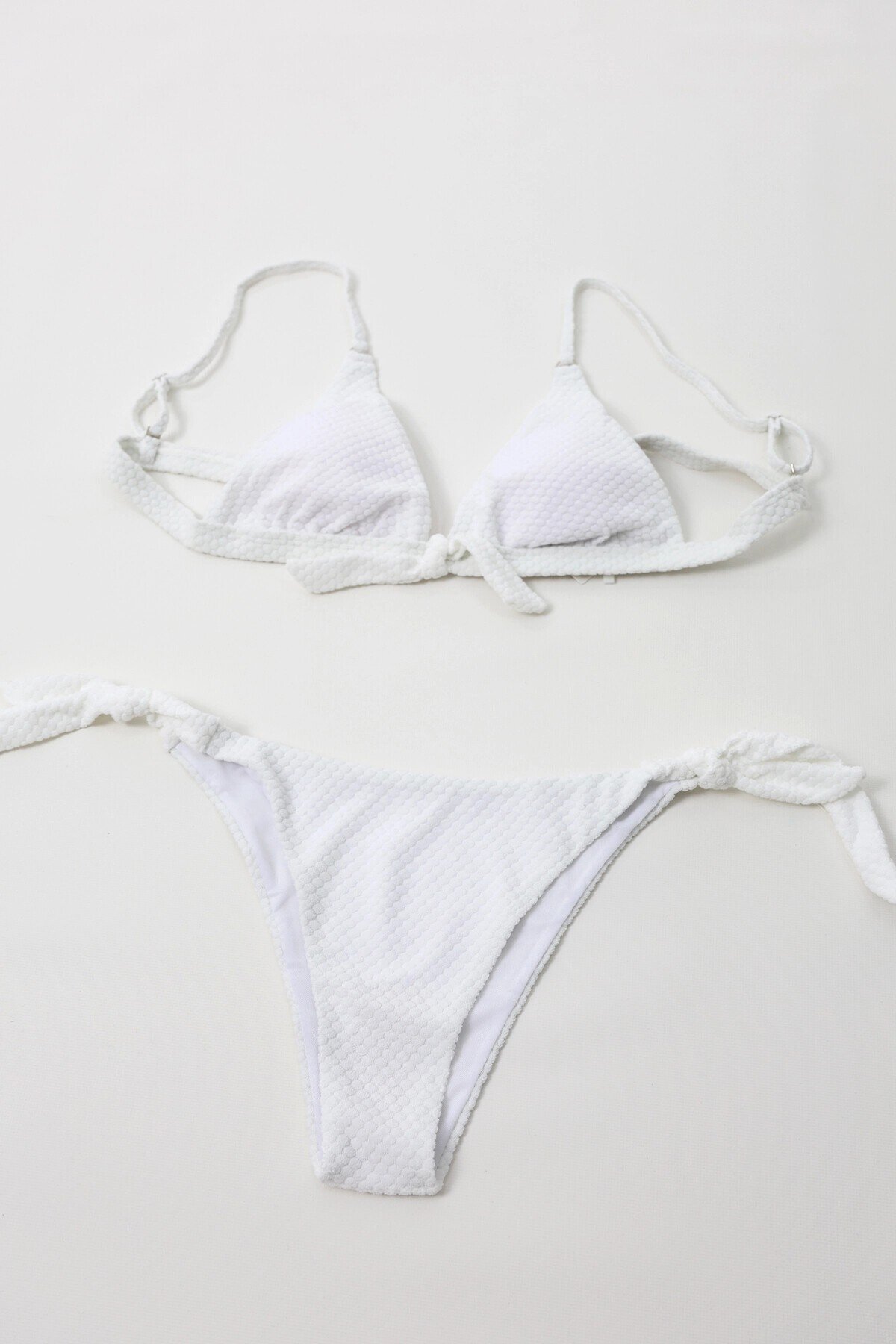 Kadın Beyaz İp Bağlamalı Astarlı Büyük Beden Üçgen Bikini Takım HZL24S-LC2228