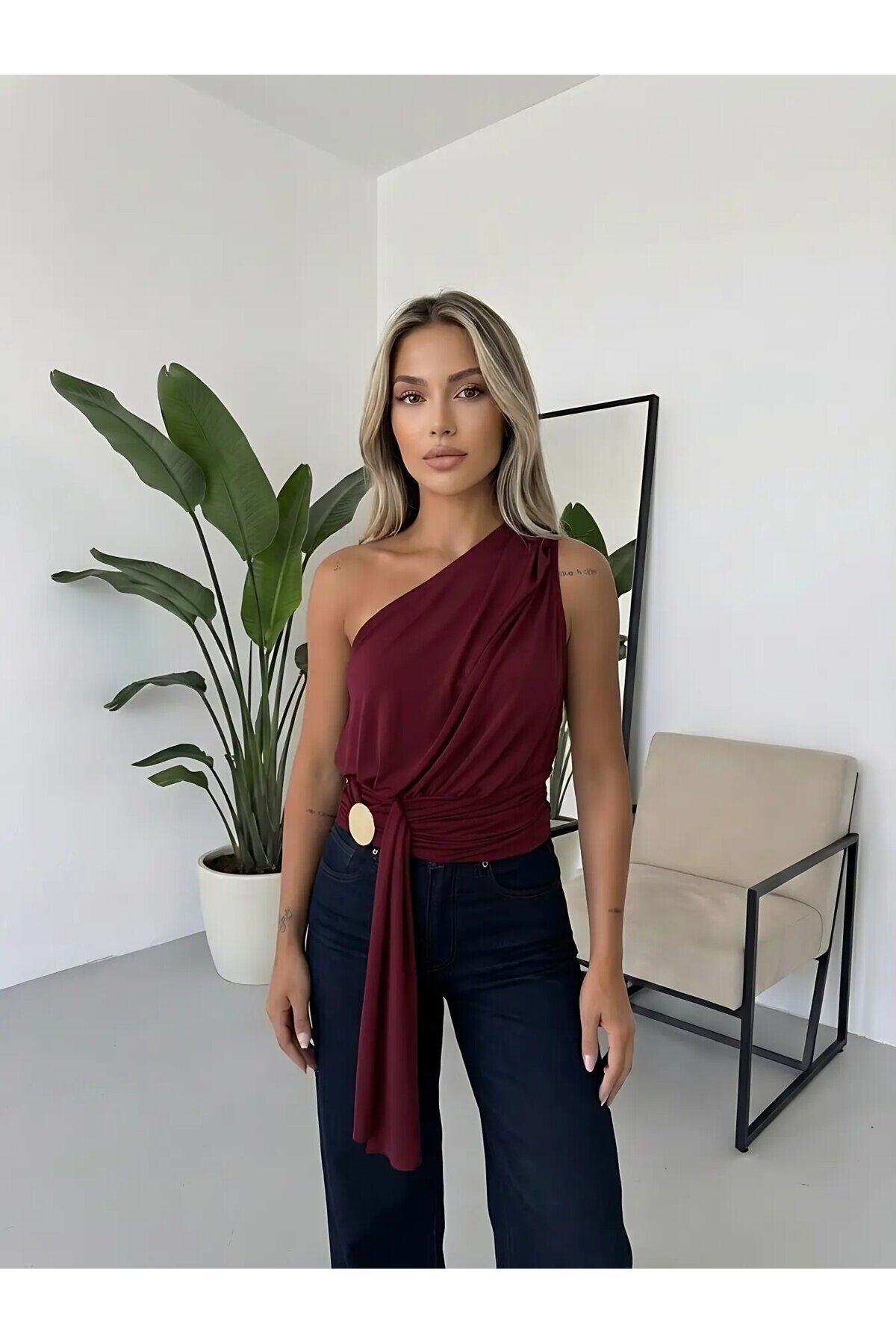 Kadın Bordo Asimetrik Tek Omuz Drapeli Gold Aksesuar Detaylı Sandy Bluz HZL26S-FRY123751