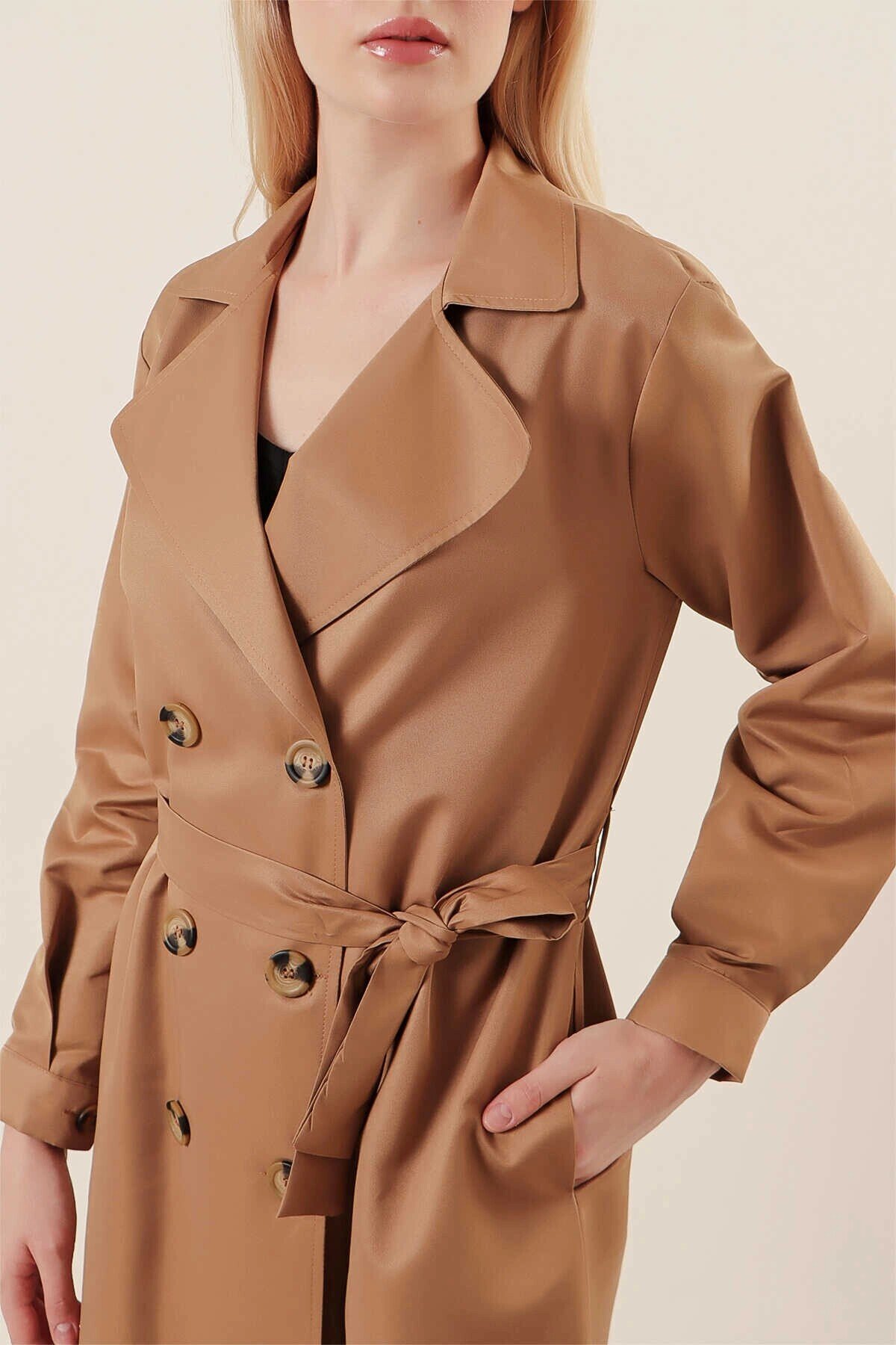 Kadın Camel Kruvaze Yaka Kemerli Astarsız Mevsimlik Rahat Trençkot  HZL22S-BD158531