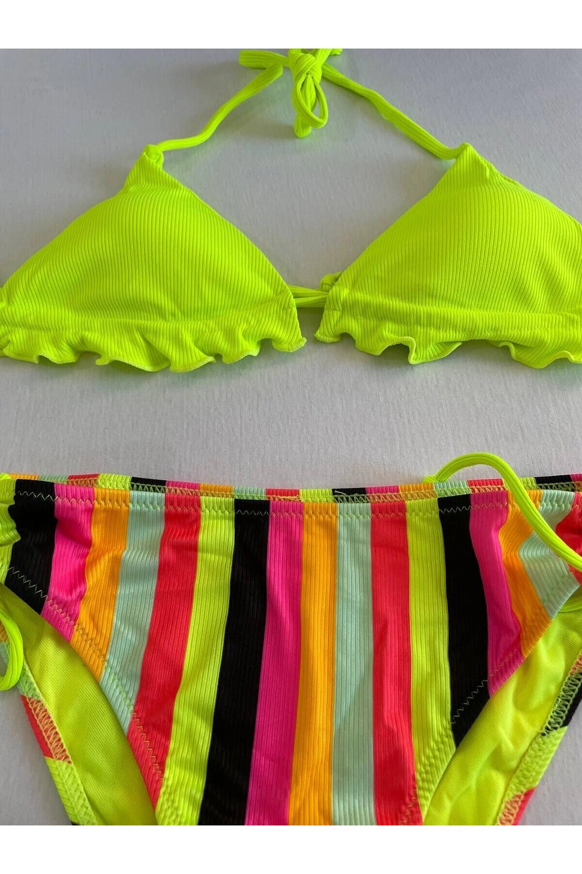 Kadın Neon Sarı Renk Desenli Boyundan Bağlamalı Bikini Takım HZL25S-LC3350