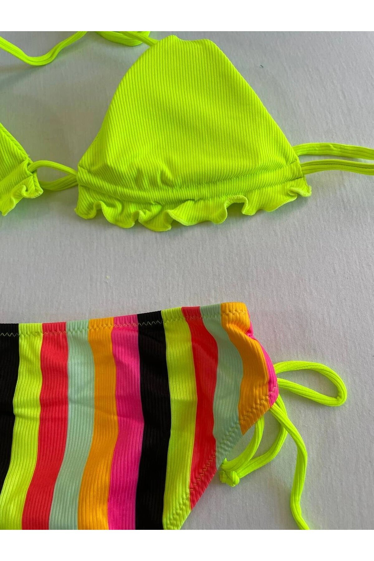Kadın Neon Sarı Renk Desenli Boyundan Bağlamalı Bikini Takım HZL25S-LC3350