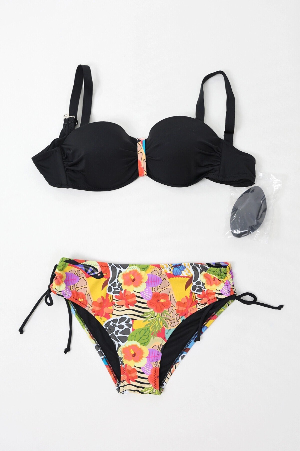 Kadın Siyah Çok Renkli Desenli Astarlı Üçgen Bikini Takım HZL24S-LC3336