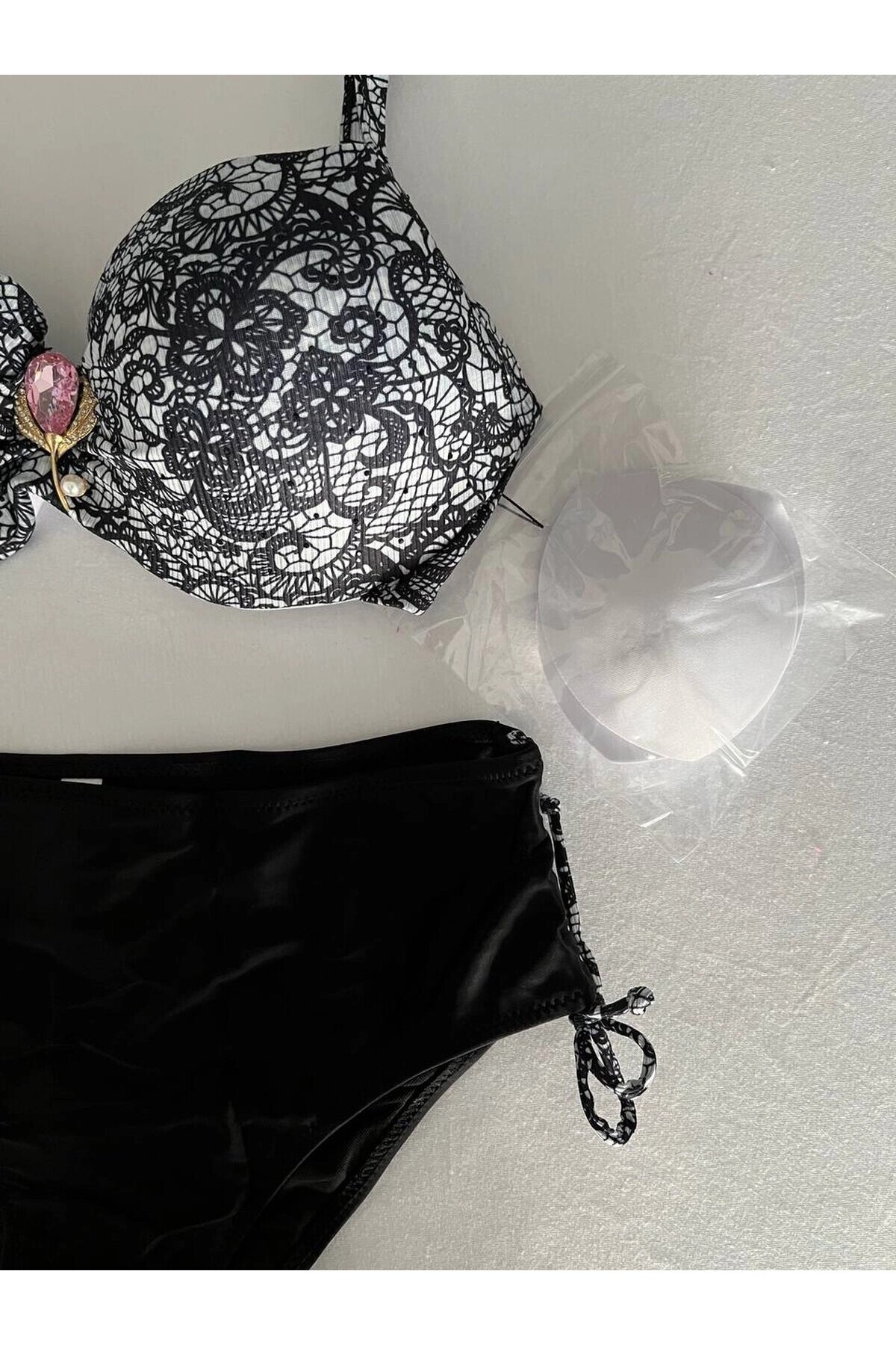 Kadın Siyah Taş İşlemeli Toka Aksesuarlı Büyük Beden Bikini Takım HZL25S-LC3311