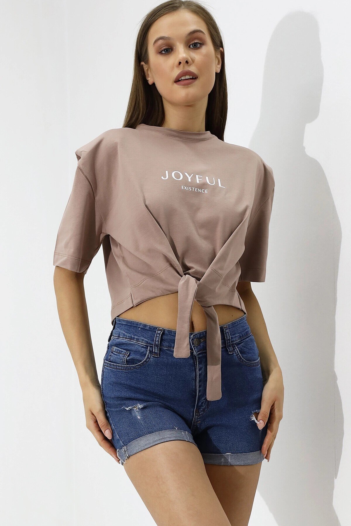 Kadın Bej Yazı Baskılı Oversize Vatkalı  Bel Detay Örme T-Shirt  HZL23S-DSB120231