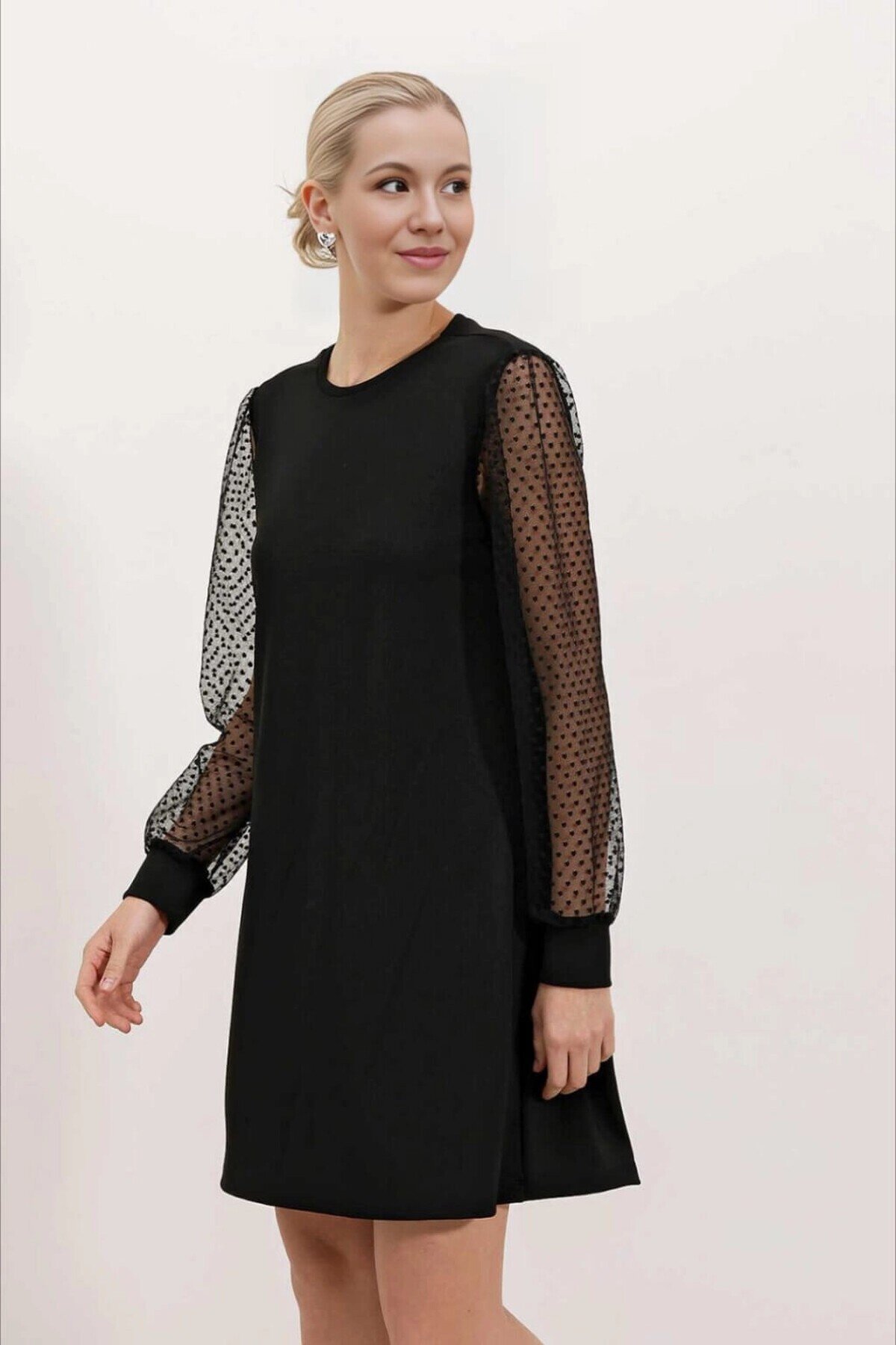 Kadın Siyah Bisiklet Yaka Tül Kollu Mini Elbise HZL24S-BD124671