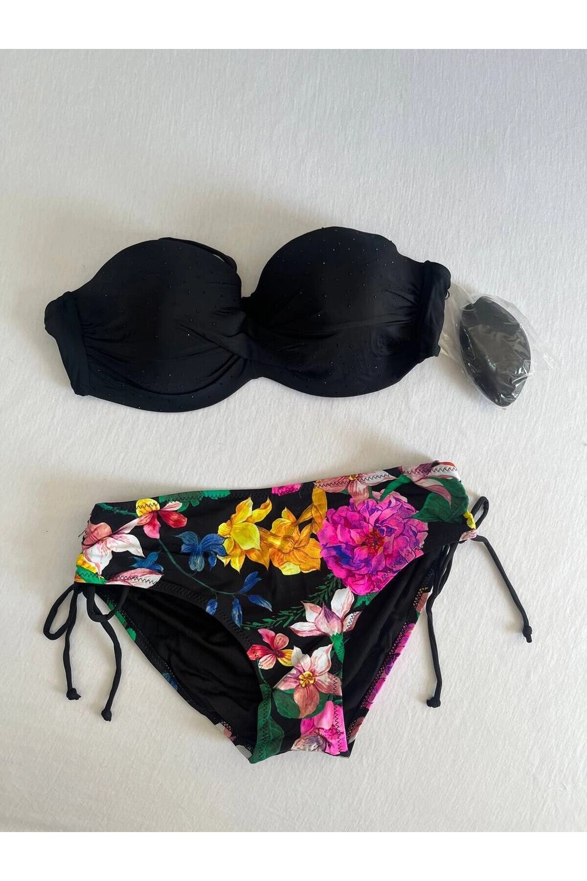Kadın Siyah Taş İşlemeli Çiçek Desenli Büyük Beden Bikini Takım HZL25S-LC3368
