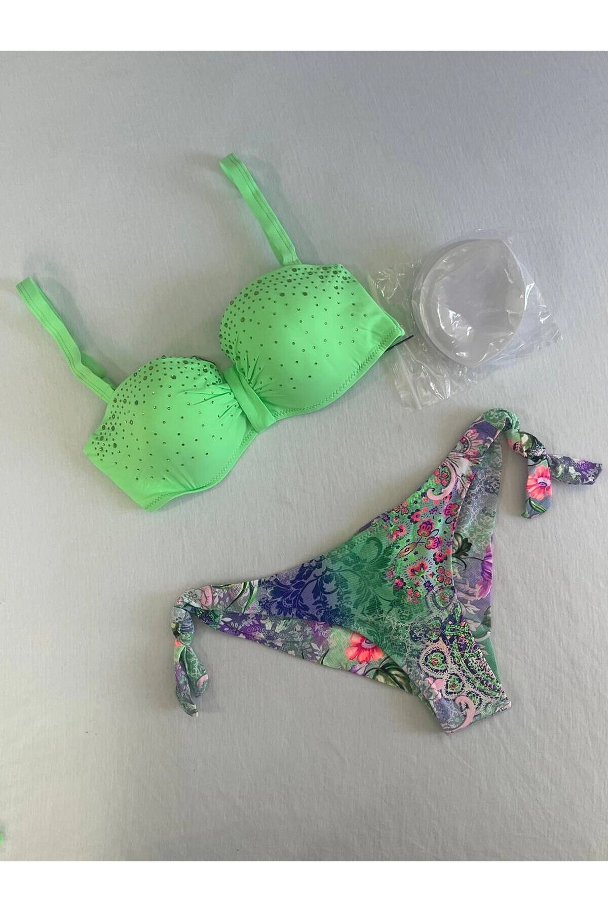Kadın Yeşil Taş İşlemeli 3 Parça Bikini Takım HZL25S-LC3315