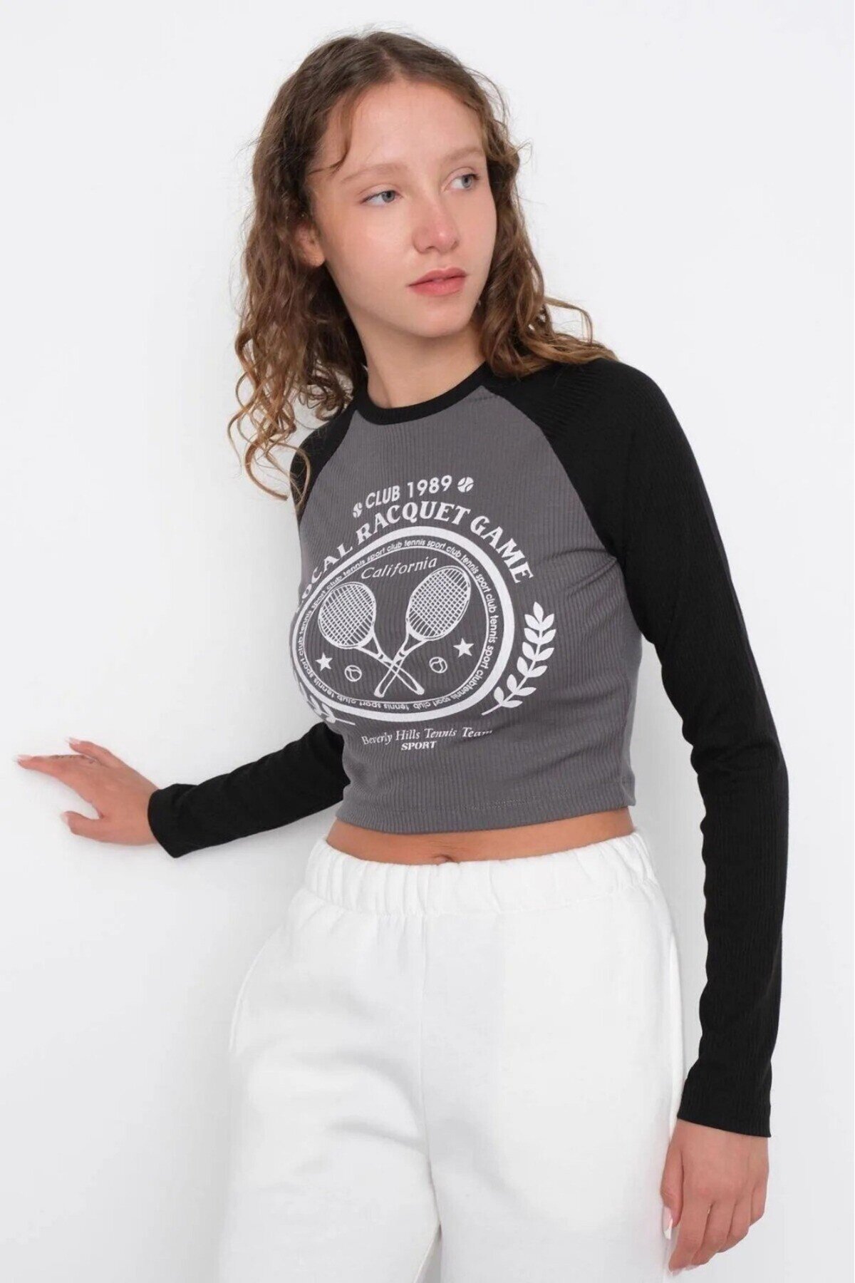 Kadın Bisiklet Yaka Uzun Kol Crop Baskılı Sweatshirt
