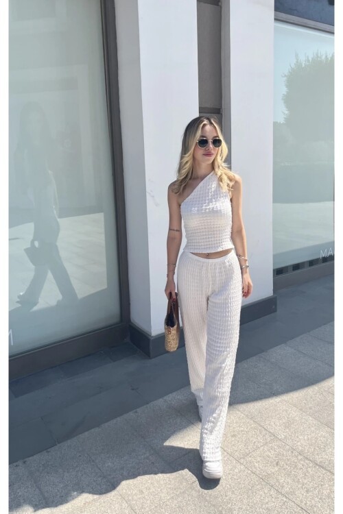 Kadın Beyaz Beli Lastilkli Gofre Kumaş Pantolon HZL24S-ZK13261