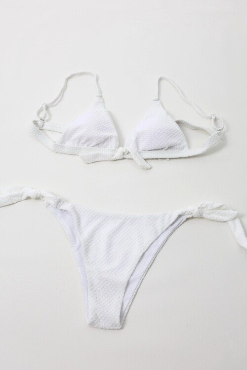Kadın Beyaz İp Bağlamalı Astarlı Büyük Beden Üçgen Bikini Takım HZL24S-LC2228
