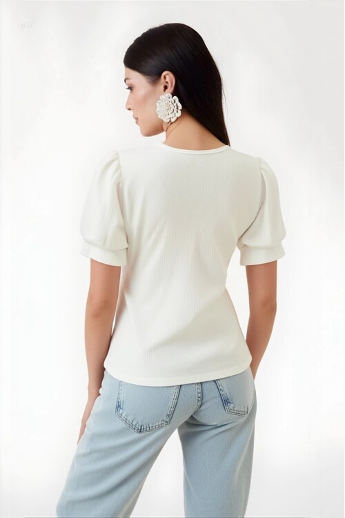 Kadın Beyaz Kare Yaka Örme Bluz HZL22W-BD104091