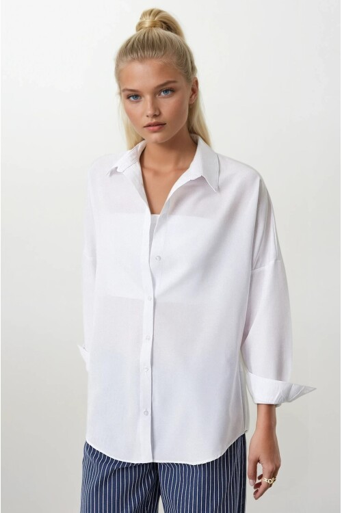 Kadın Beyaz Oversize Uzun Basic Gömlek HZL22W-BD139001