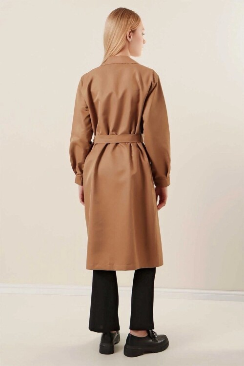 Kadın Camel Kruvaze Yaka Kemerli Astarsız Mevsimlik Rahat Trençkot  HZL22S-BD158531