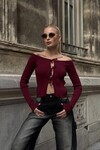 Kadın Bordo Önden Bağlamalı Madonna Yaka Crop Bluz HZL25W-ZK10331